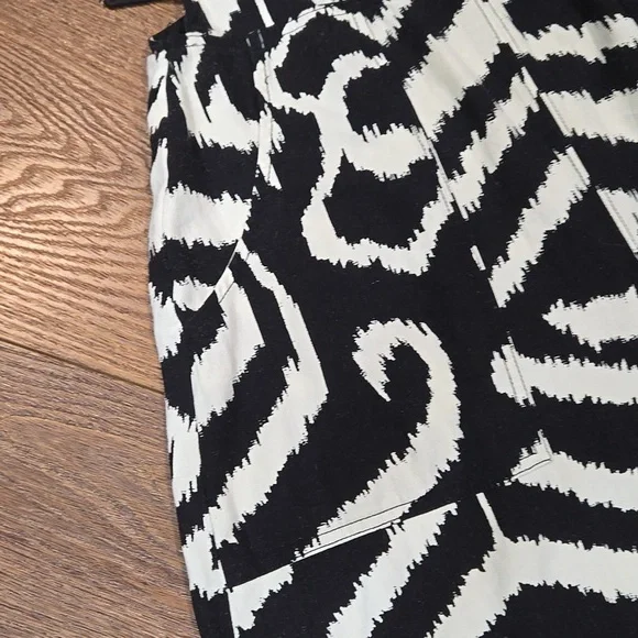 ANTHROPOLOGIE CONSTANCE BLACK AND WHITE WIDE LEG OVERALLS SIZE MED.   #7354 - Picture 7 of 10